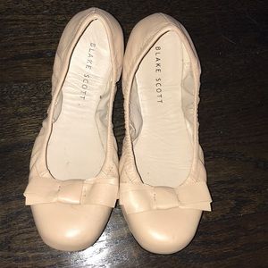 NWOT genuine leather nude ballet flats with bow